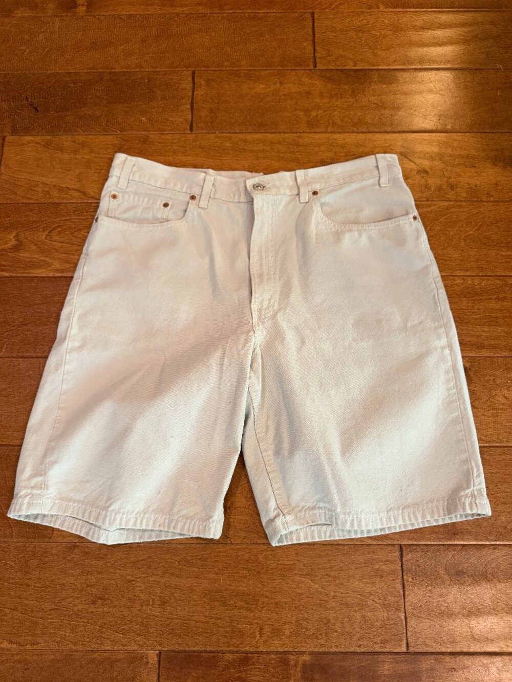 Levi's 550 Relaxed Fit Men's Shorts, 38, 100% Cotton, Cream, Zipper Front